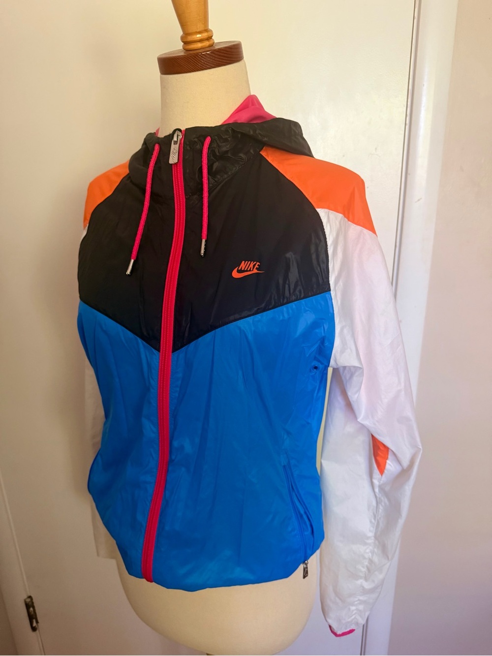 NIKE Windbreaker women Medium - Picture 1 of 5